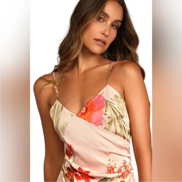 Lulus dress 👗 - Picture 4 of 6